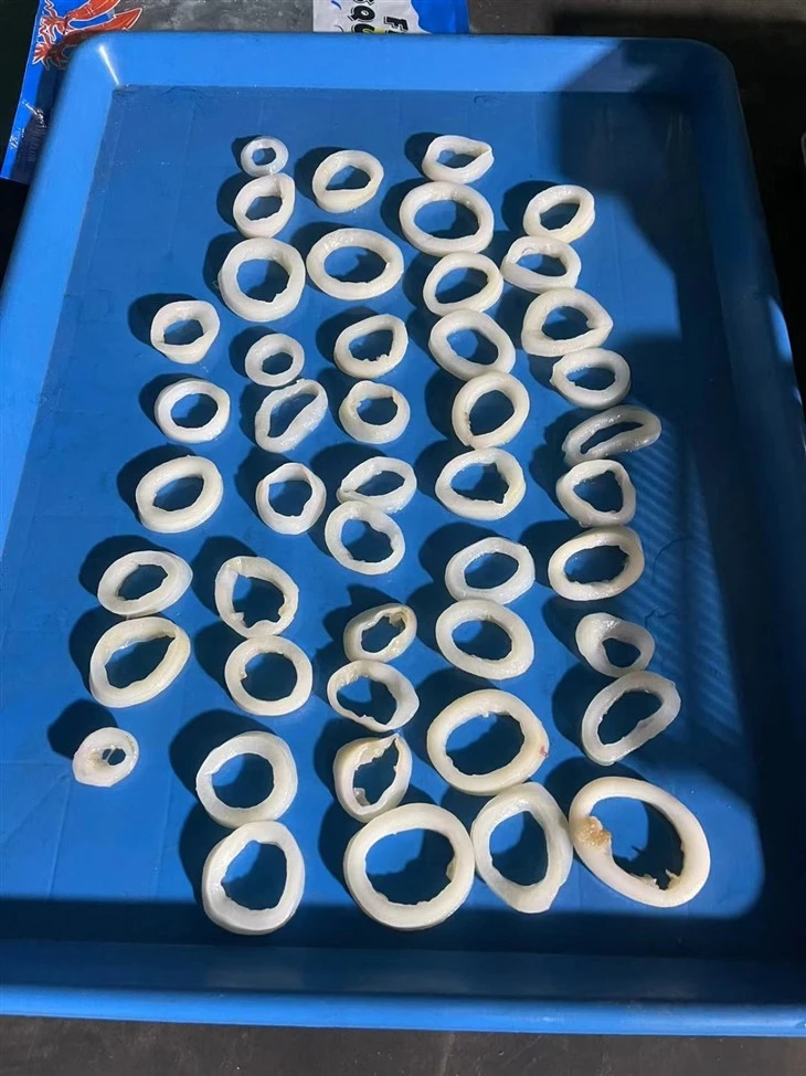 Best Selling Frozen Raw Giant Squid Ring Skin Off